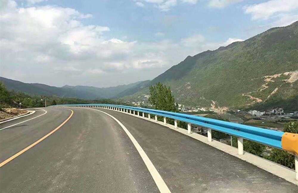 波形護(hù)欄的普通螺栓和防盜螺栓有什么不同之處？