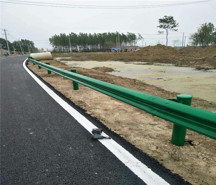 公路護(hù)欄的標(biāo)準(zhǔn)有哪些？