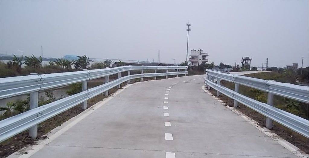 公路波形護(hù)欄
