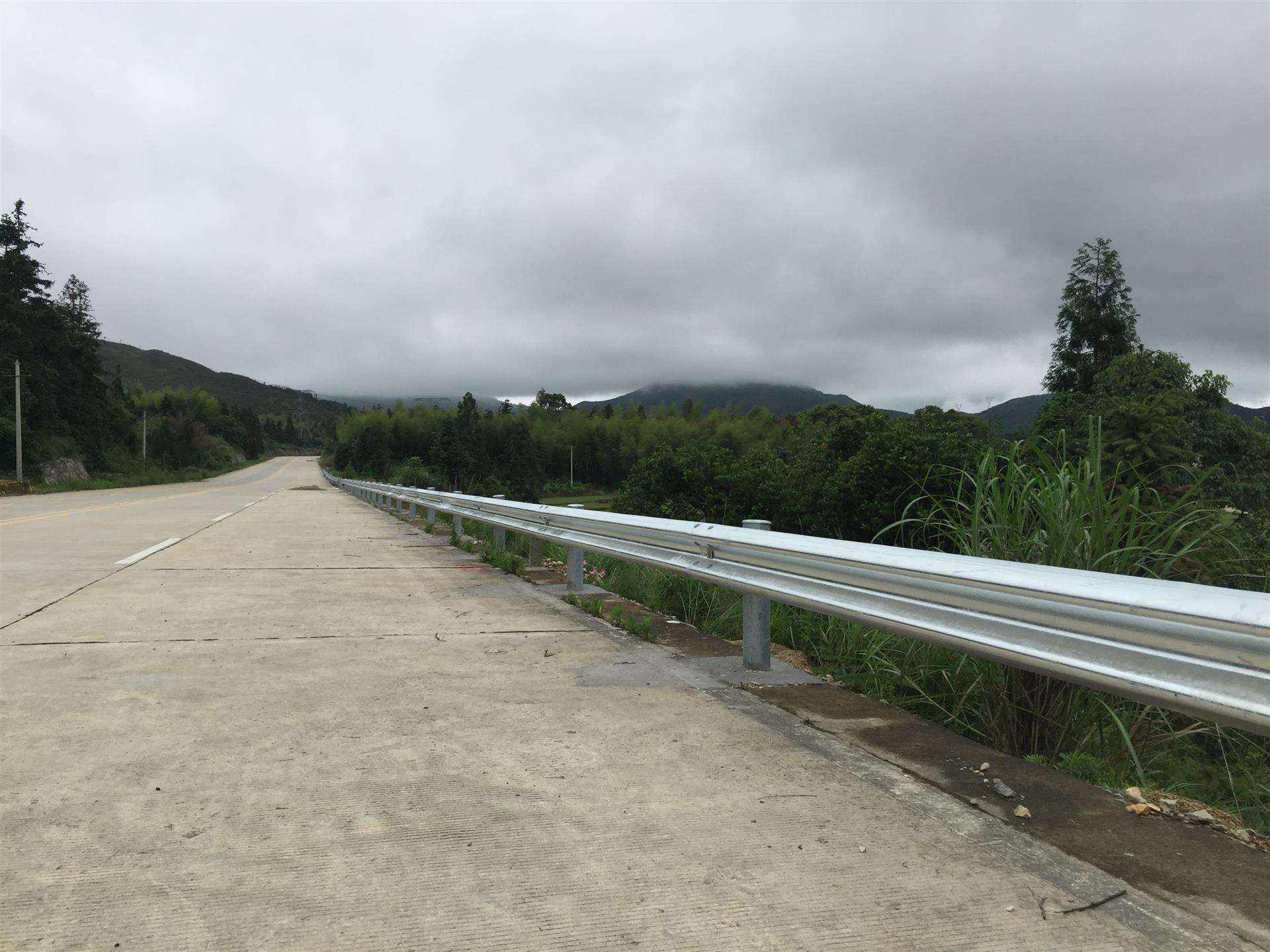 如何保證波形護(hù)欄不變形？