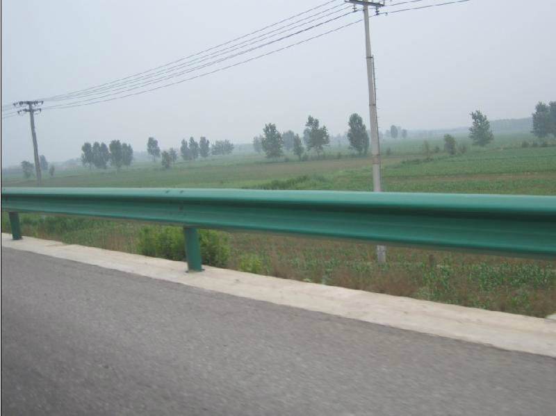 道路護(hù)欄有哪些優(yōu)勢？