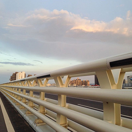 如何防腐處置公路護欄表面？